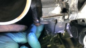 Hyundai Terracan  Устраняем течь масла из двигателя  - מסדרים נזילת שמן במנוע