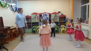 Ритмическая игра «Эхо». Внимательно слушай и повтори за лошадкой. Игра на клавесах.