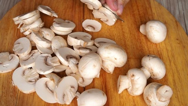 СОЧНЫЕ ОКОРОЧКА БЕЗ КОСТЕЙ ?! В ГУСТОМ СЛИВОЧНО - ГРИБНОМ СОУСЕ смотреть онлайн