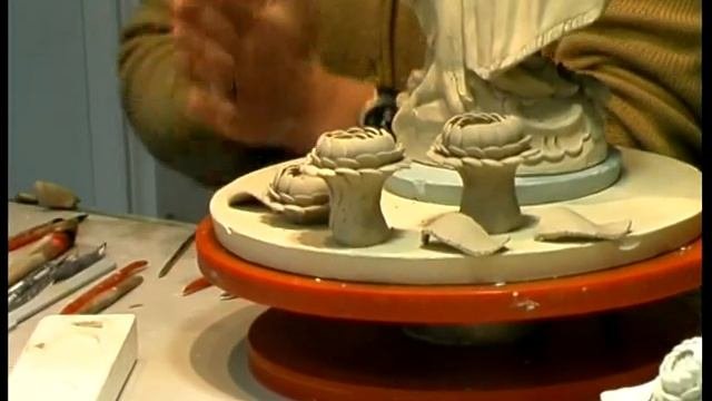 Фарфор из г. Мейссена, где впервые в Европе сделали фарфор.