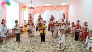 Саранск. МАДОУ "Детский сад №42". Показ национальных костюмов народов Поволжья.