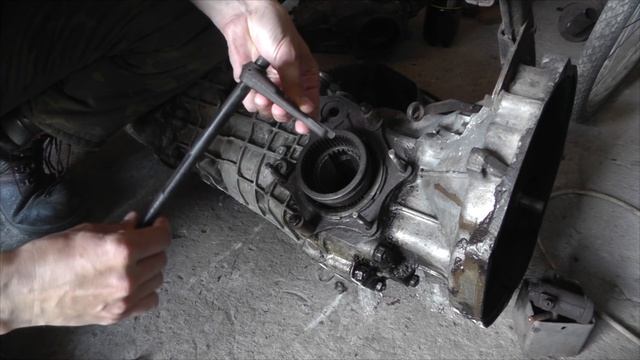 ЛУАЗиЯ. ЛУАЗ 969м Борьба с блокировкой. смотреть онлайн