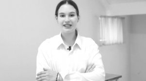 Софья Сарычева читает стихотворение Сергея Есенина Отчего луна так светит тускло