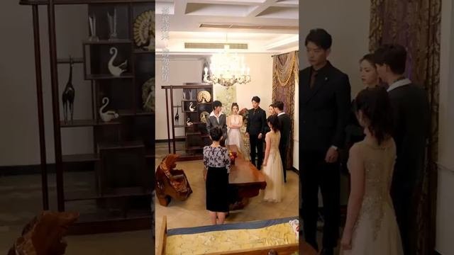 一口氣看完！【我的閃婚老公是豪門】領證當天未婚夫拋下她去找白月光，她一氣之下拉著自己的保鏢閃婚，沒想到對方竟是個隱藏大佬婚後寵她入骨，幫她狠狠報復渣男！#芙芙追剧#短剧推荐#甜宠#短剧#熱劇#爱情