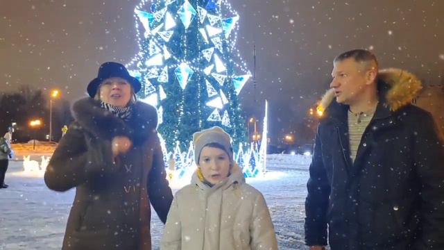 "Ёлочка-ёлка лесной аромат". Марк и Дуэт "Смысл Есть" смотреть онлайн