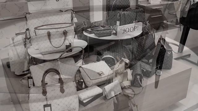 Galerie Kaufhof Germany#sale #bags #2022 ? 4K Ultra HD Video//her desi life In germany смотреть онлайн