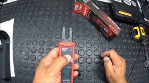 UNI-T UT256 Mini Amperímetro, sem precisar abrir garra. até 60A AC/DC FORK METER