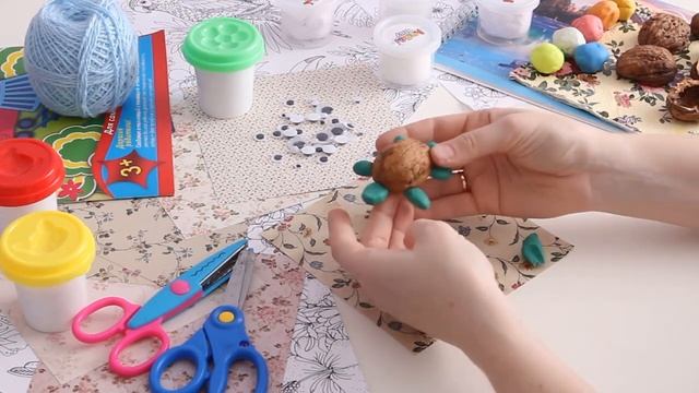 Как сделать грибочки и черепашку из пластилина и грецкого ореха | Видео с лепкой для самых маленьких