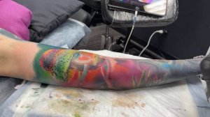 Делаю цветную татуировку.