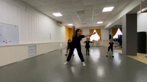 Танец «Ну погоди!» желтая группа. 1 часть под музыку