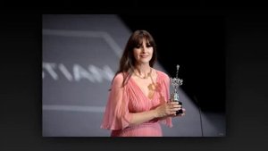 МОНИКА БЕЛУЧЧИ ПОКОРИЛА СВОИМ ОБРАЗОМ НА КИНОФЕСТИВАЛЕ