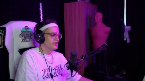 БУСТЕР смотрит ТИКТОК/КРИНЖ В ТИК ТОКЕ/buster twitch