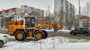 90 машин будут чистить дороги Нижневартовска от снега