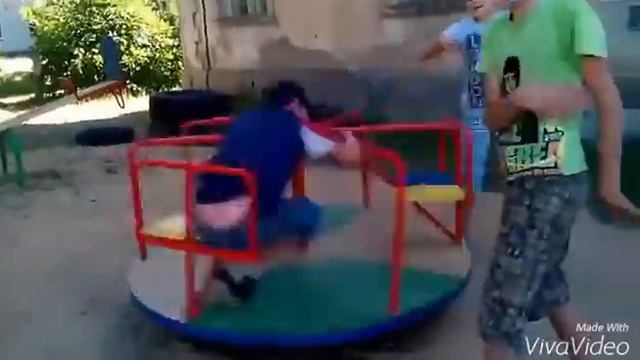 Сильно раскачали на крутилке
