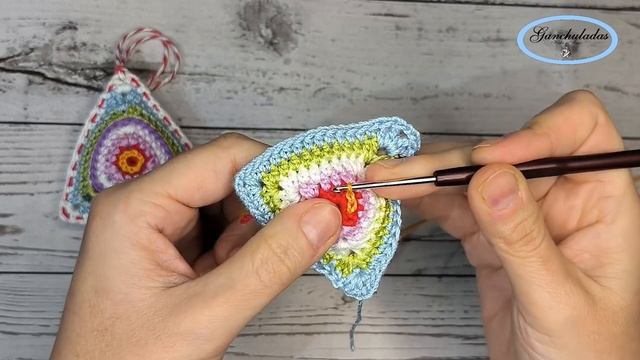 ?TUTORIAL ÁRBOL de NAVIDAD ? a CROCHET o GANCHILLO  Adorno Arbolito Navideño Multicolor