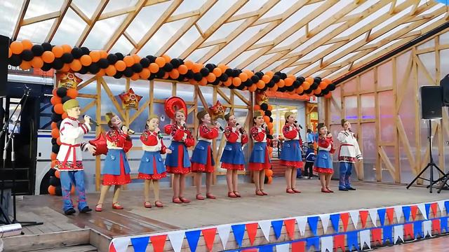 Ансамбль «Славяночка» - Там за околицей (bk.mirt@mail.ru) смотреть онлайн