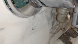 Бордюр на ванну из отрезков плитки. Реставрация ванной.