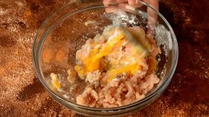 ? Куриные котлеты «Лакомка» с сыром — видео рецепт