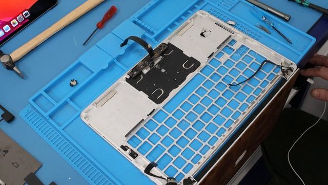 Apple keyboard replacement MacBook Pro and Air. The easy way! смотреть онлайн