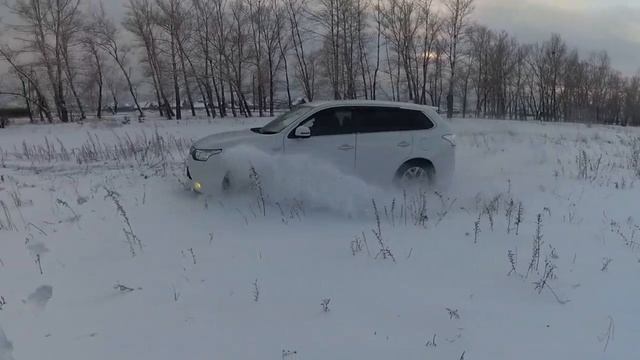 Митсубиси аутлендер PHEV по снегу смотреть онлайн