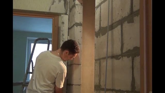 Установка маяков на стену из газосиликатных блоков.