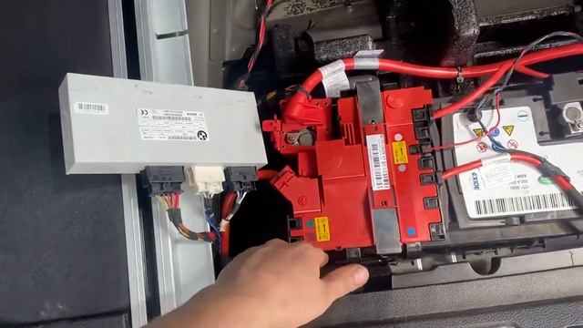 Работа доводчиков багажника f25 X3 смотреть онлайн