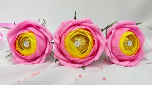 Бумажные цветы своими руками разноцветная роза из гофрированной бумаги с конфетой