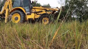 Работа экскаватора погрузчика New Holland B90b , устранения  дождливой погоды.......