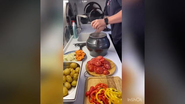 Кролик с овощами в афганском казане