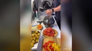 Кролик с овощами в афганском казане
