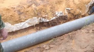 Смонтировал оголовок трубы на въезд на участок.