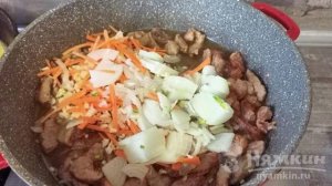 Азу по-татарски с солеными огурцами и картошкой