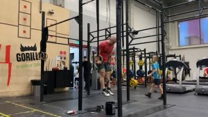 Отжимания на кольцах с весом