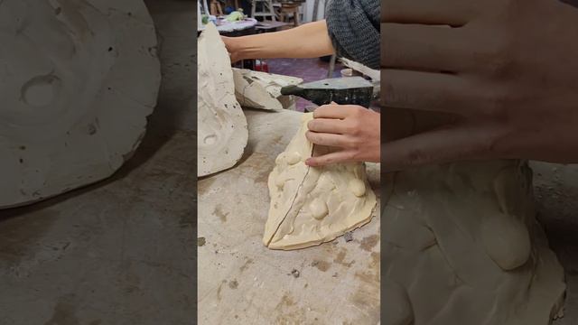 Двуязычная скульптура