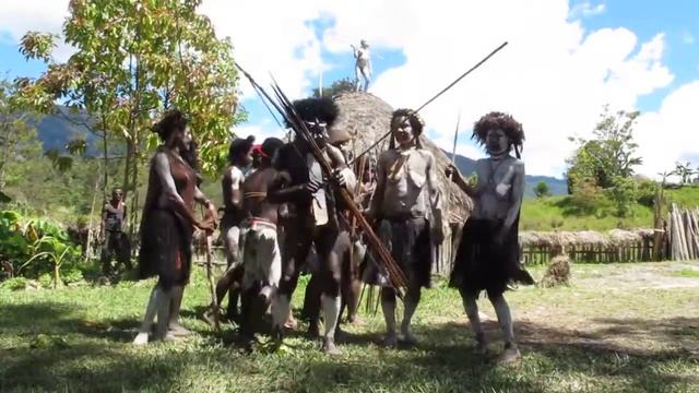 "Танцы танцы!" Папуасия, Новая Гвинея. Январь 2014 смотреть онлайн