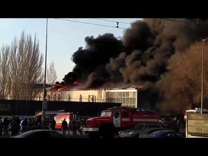 Новый сильный пожар в ТЦ Звезда. Горит музей рок-н-ролла!