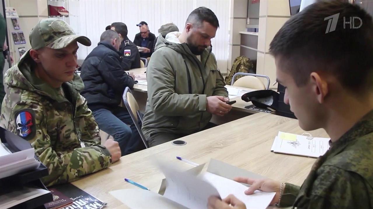 Более 500 добровольцев за последние две недели подписали контракты с Минобороны в Свердловской обл.
