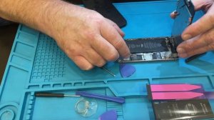 Замена аккумулятора iPhone 5S  своими руками