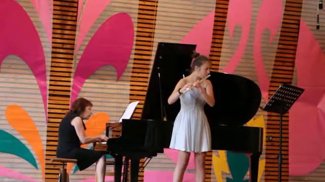 Sofia-Nicole Velinova "Sonatina polka" by Eric Ledeuil смотреть онлайн