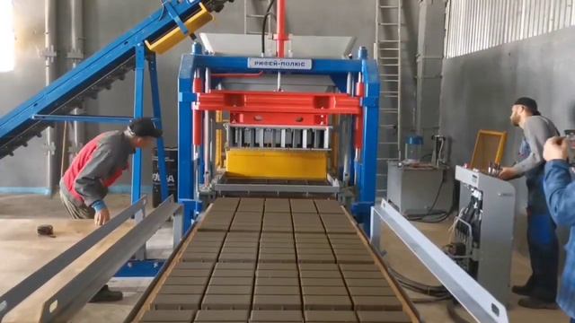 Полуавтоматический вибропресс Рифей Полюс, показан принцип работы и цикл формования изделий смотреть онлайн