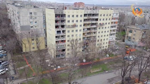 Подмосковные строители восстанавливают жилые дома в Мариуполе. Работа 24/7.