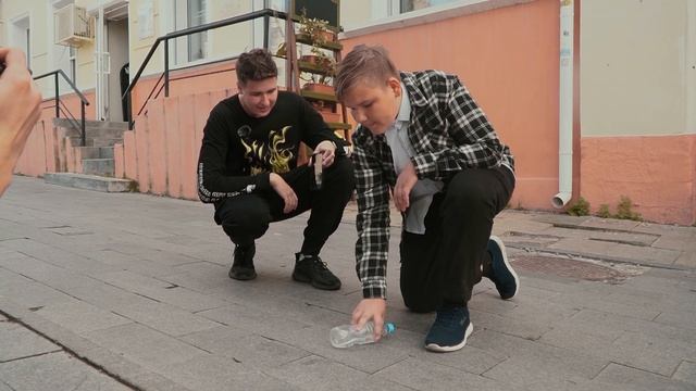 ПОСТАВЬ БУТЫЛКУ И ПОЛУЧИ 100.000 РУБЛЕЙ! смотреть онлайн