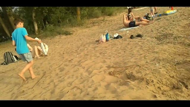 Вечерком на пляж вдвоём смотреть онлайн