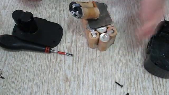 Разборка старой батареи Энхель (Einhell) (1)