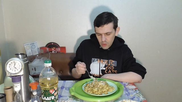 ОБЖОР ЖАРЕНАЯ КАРТОШКА С ЛУКОМ, КВАШЕНАЯ КАПУСТА