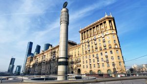 В Москве продолжают возвращать исторический облик легендарным зданиям / Город новостей на ТВЦ