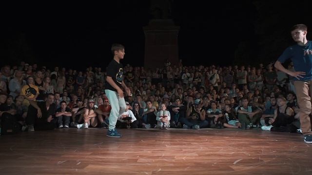 "ЧЕМ БОГАТ!?" | ДРИМ ТИМ VS D-WAY | YALTA SUMMER JAM 2018 смотреть онлайн