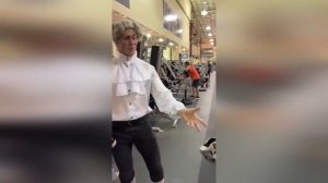 Доктор Ливси Гигачад (Косплей Доктора Ливси в качалке)