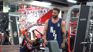 Мастер Спорта притворилась БАБУШКОЙ в ЗАЛЕ #5 | Grandma Gym Prank