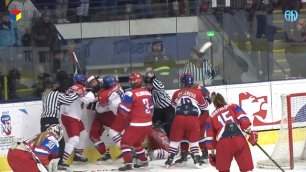 Российские и чешские девочки-хоккеистки подрались на льду